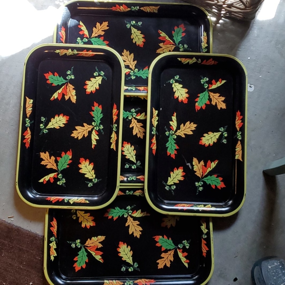 Vintage Set of 5 trays
